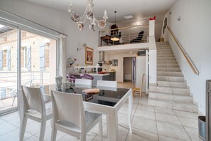 Dining - La Demeure de Jeanne – Elegance & Comfort near Toulouse, Perfect for Families or Friends (Cadours)