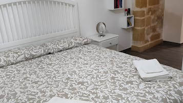 1 chambre, fer et planche Ă  repasser, Wi-Fi gratuit, draps fournis