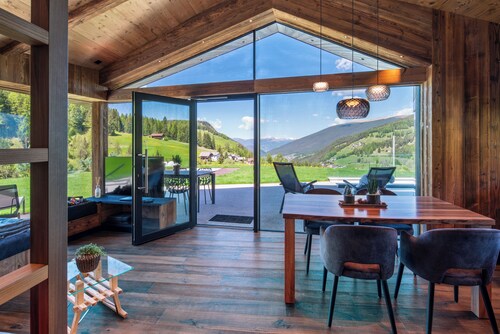 Chalet 'Ski' with Mountain View, Private Terrace and Wi-Fi
