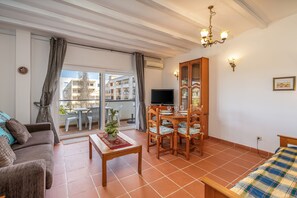 TV - Apartment 'Casa Doce' with Shared Pool, Wi-Fi and Air Conditioning (Alvor)