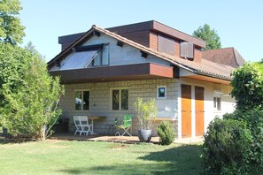 Exterior - Small Independent House in Rouffignac – Nature Charm, Terrace, Spa & Culinary Workshops (Rouffignac-Saint-Cernin-de-Reilhac)