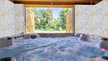 Bain à remous extérieur