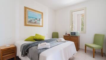 1 bedroom, iron/ironing board, free WiFi, bed sheets