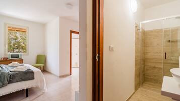 Doccia, asciugacapelli, asciugamani