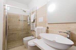 Shower, hair dryer, towels - 'Andromeda' Room with Shared Terrace, Wi-Fi and Air Conditioning (Otranto)