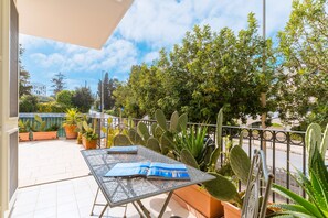 تناول الطعام بالخارج