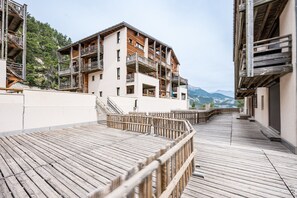 Exterior - Apartment 'Les Chalets De La Vanoise N°4208' with Mountain View and Balcony (Villarodin-Bourget)