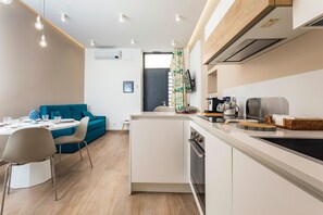 Fridge, oven, stovetop, dishwasher