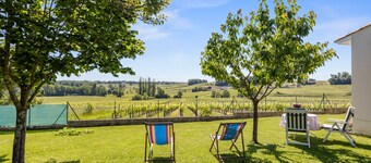 Small House in the Heart of the Vineyards – Comfortable and Eco-Friendly Getaway with Air Conditioning