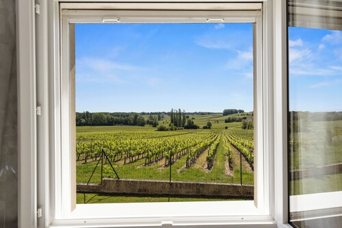 Small House in the Heart of the Vineyards – Comfortable and Eco-Friendly Getaway with Air Conditioning
