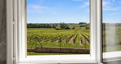 Small House in the Heart of the Vineyards – Comfortable and Eco-Friendly Getaway with Air Conditioning