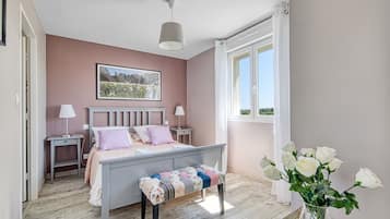 1 habitación, tabla de planchar con plancha, wifi gratis y ropa de cama