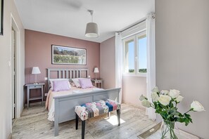 1 chambre, fer et planche à repasser, accès au Wi-Fi (inclus)