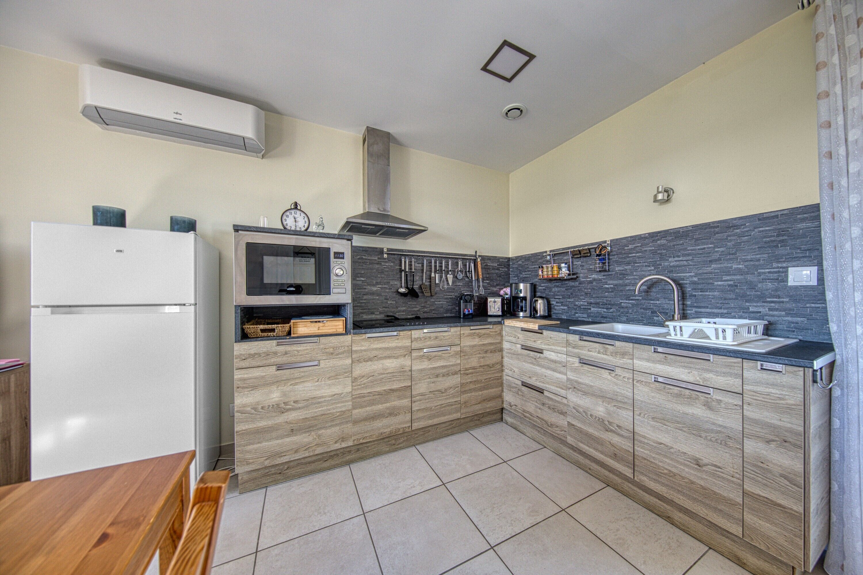 冰箱、微波炉、烤箱、炉灶