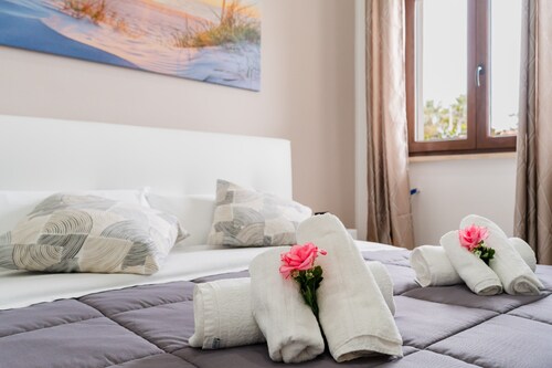 'Luxury 12 - Room Anna' with Shared Terrace, Wi-Fi and Air Conditioning