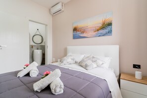 1 bedroom, free WiFi, bed sheets, wheelchair access - 'Luxury 12 - Room Anna' with Shared Terrace, Wi-Fi and Air Conditioning (Tuglie)