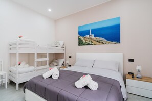 2 bedrooms, free WiFi, bed sheets, wheelchair access - 'Luxury 12 - Room Aurora' with Shared Terrace, Wi-Fi and Air Conditioning (Tuglie)