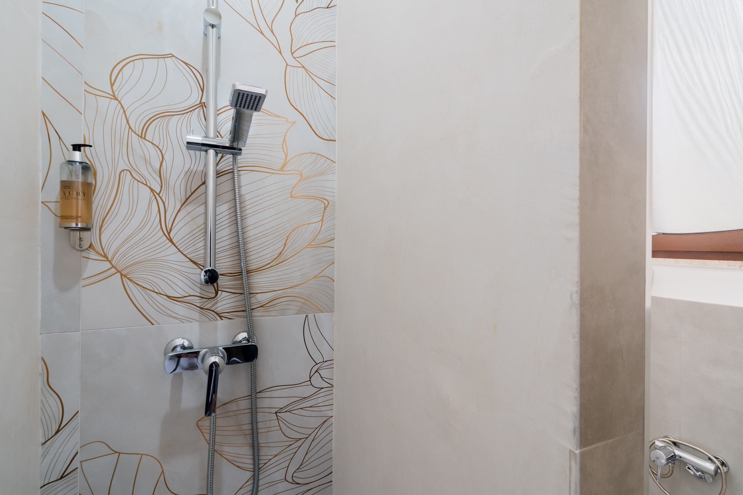 Ducha, secador de pelo, toallas