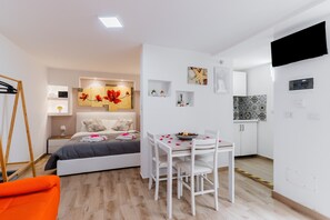 1 slaapkamer, een strijkplank/strijkijzer, gratis wifi, beddengoed