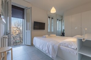 Iron/ironing board, WiFi - GuestHost - Central Charm: 200m from Bologna Station (Bologna)