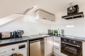 Fridge, microwave, oven, stovetop - Bright flat in London, free parking (London)