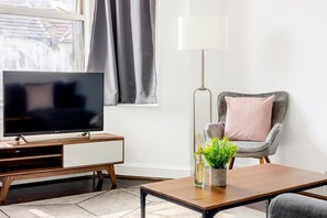 Smart TV - Bright flat in London, free parking (London)