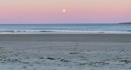 Charming 2-bedroom Oceanside Cottage in Old Orchard Beach