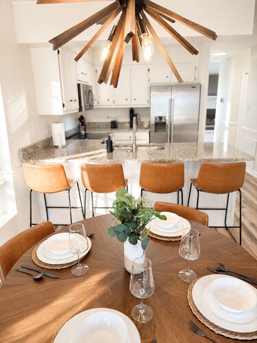 Juniper: 3 bedroom w/ pool