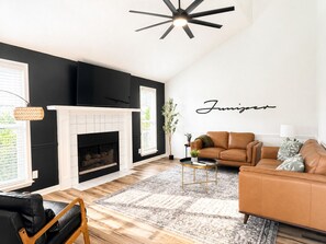 Foosball - Juniper: 3 bedroom w/ pool (Martinez)