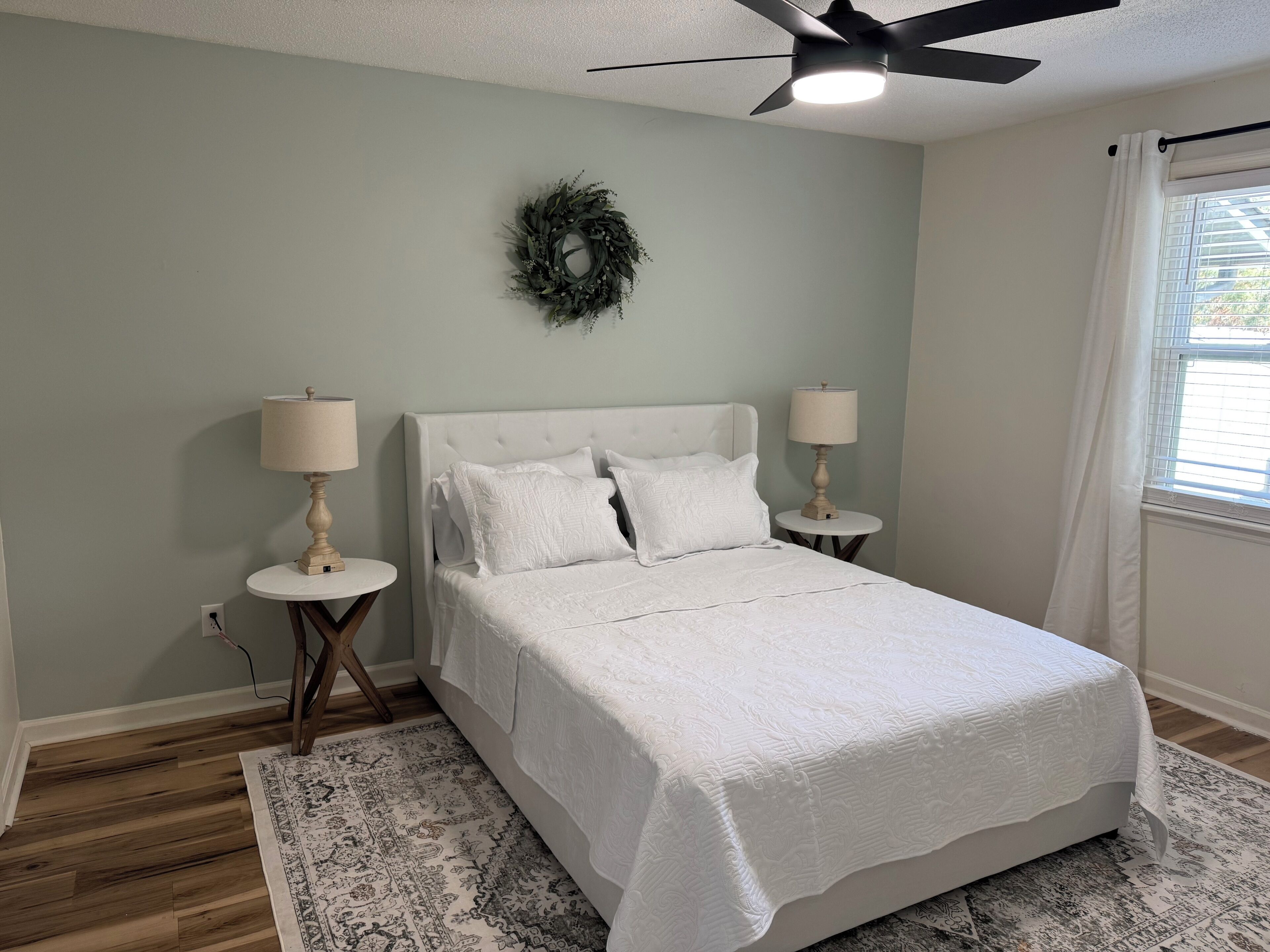 3 bedrooms, iron/ironing board, WiFi, bed sheets