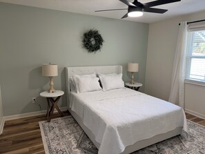 3 chambres, fer et planche à repasser, Wi-Fi, draps fournis