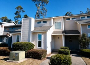 Exterior - Juniper: 3 bedroom w/ pool (Martinez)