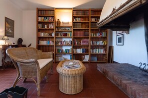 Unclassified image, 4 of 84, button - Villa Charming on the Hills | Mixed of Authentic and Modern Tuscan Style (Siena)