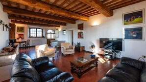 Living area - Villa Charming on the Hills | Mixed of Authentic and Modern Tuscan Style (Siena)
