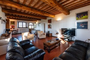Unclassified image, 3 of 84, button - Villa Charming on the Hills | Mixed of Authentic and Modern Tuscan Style (Siena)