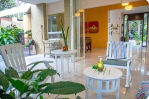 Terrace/patio - Hermosa casa 3 recámaras rodeada de naturaleza con piscina compartida, WiFi, AC. (Comala)