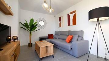 House, 4 Bedrooms, Terrace | Living area