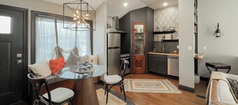 Luxury Home in Peoria Heights with Spa Bath, Wifi, Laundry