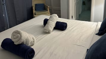 2 slaapkamers, een strijkplank/strijkijzer, gratis wifi, beddengoed