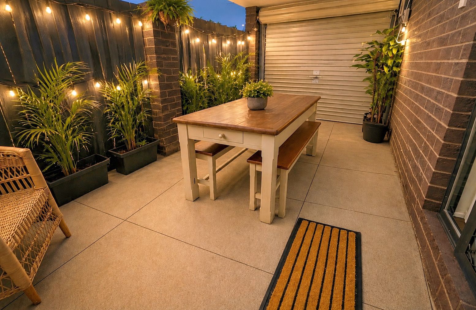 Outdoor dining