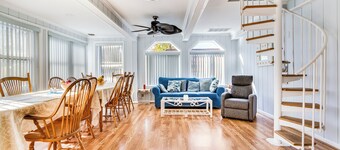 Charming 1900s Lewes Retreat – Walk to Shops, Dining & Beach!