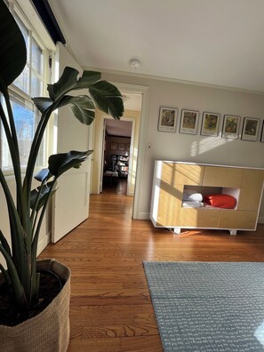 Interior - The Little House. Historic 2-BR waterfront cottage in Winchester w/ WiFi, AC (Winchester)