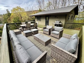 Outdoor dining - Whispering Pines - Your Stylish Nature Retreat (Newbury)