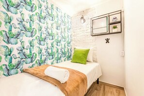 11 makuuhuonetta, silitysrauta/-lauta, Wi-Fi, vuodevaatteet