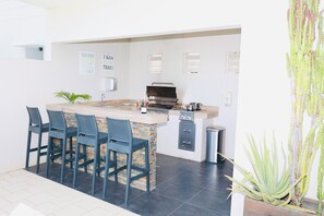 Fridge, microwave, coffee/tea maker, electric kettle - Palapa Suite # 7, walk to Eagle Beach (Eagle)