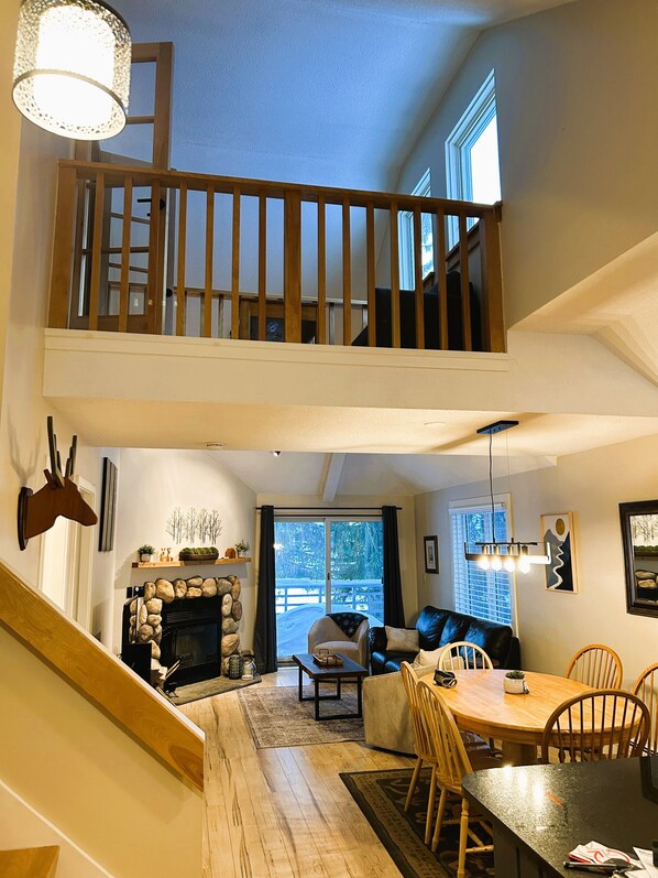 Interior - Woods Resort and Spa Beautiful and Cozy 2 bed, 2 bath Condo (Killington)