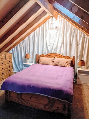 1 bedroom, iron/ironing board, WiFi, bed sheets - Winter hideaway loft style unit with Fireplace, Billiard table and Bath. (Berridale)