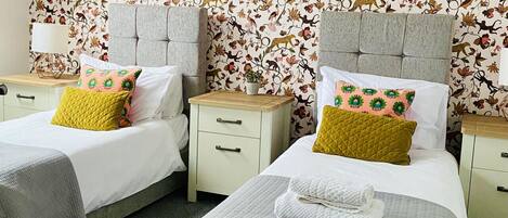 4 bedrooms, desk, iron/ironing board, travel crib