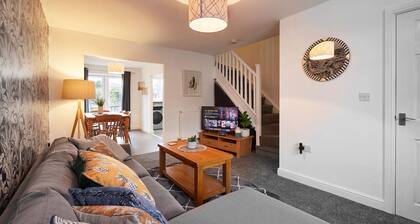 Halifax+Piece Hall 4 min| Parking | Pets OK|Garden