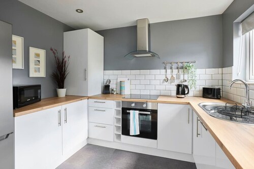 uSnooz | Charming Huddersfield Home with Garden